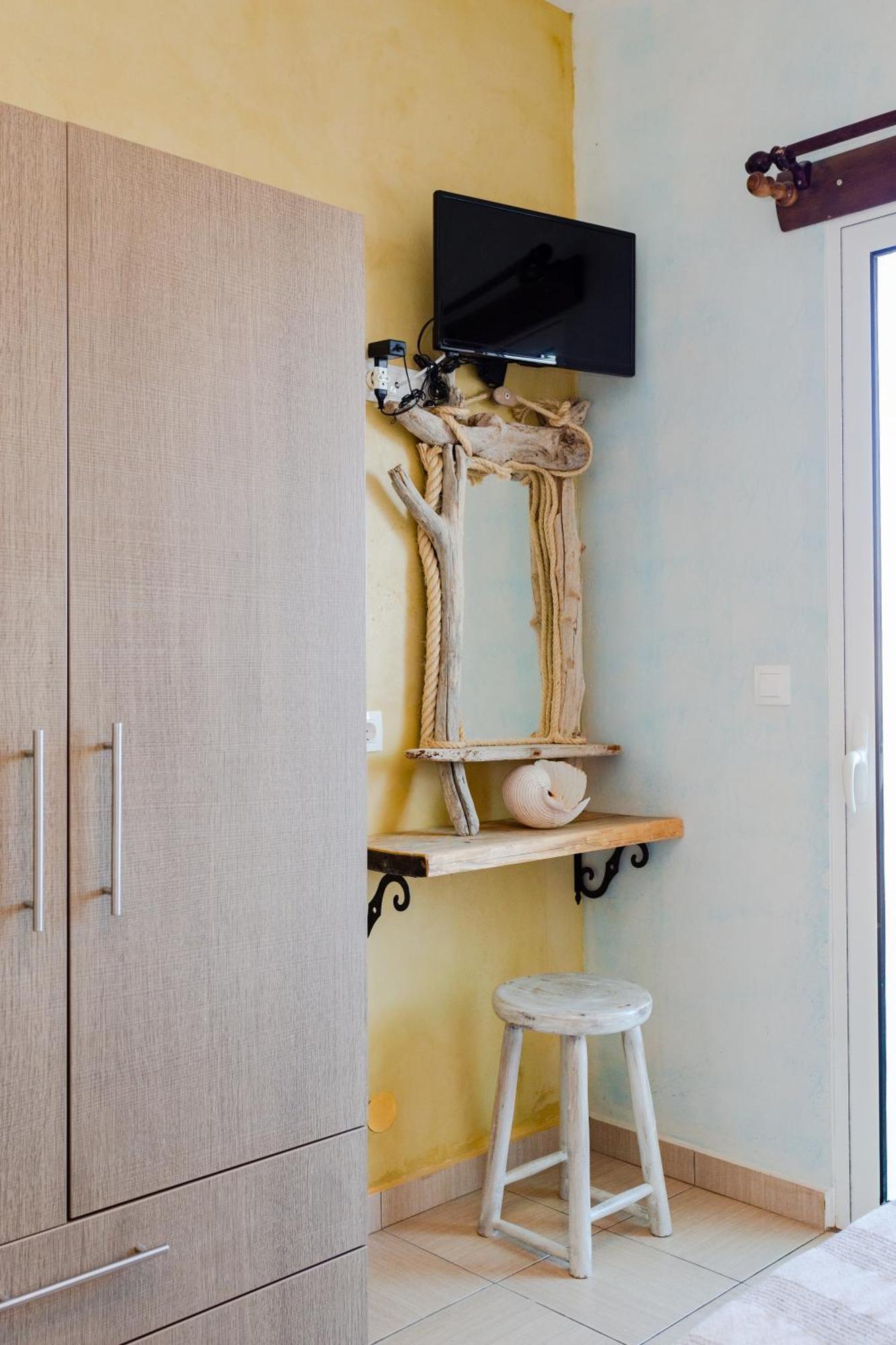 Christos Studios And Family Apartments Stegna Zimmer foto